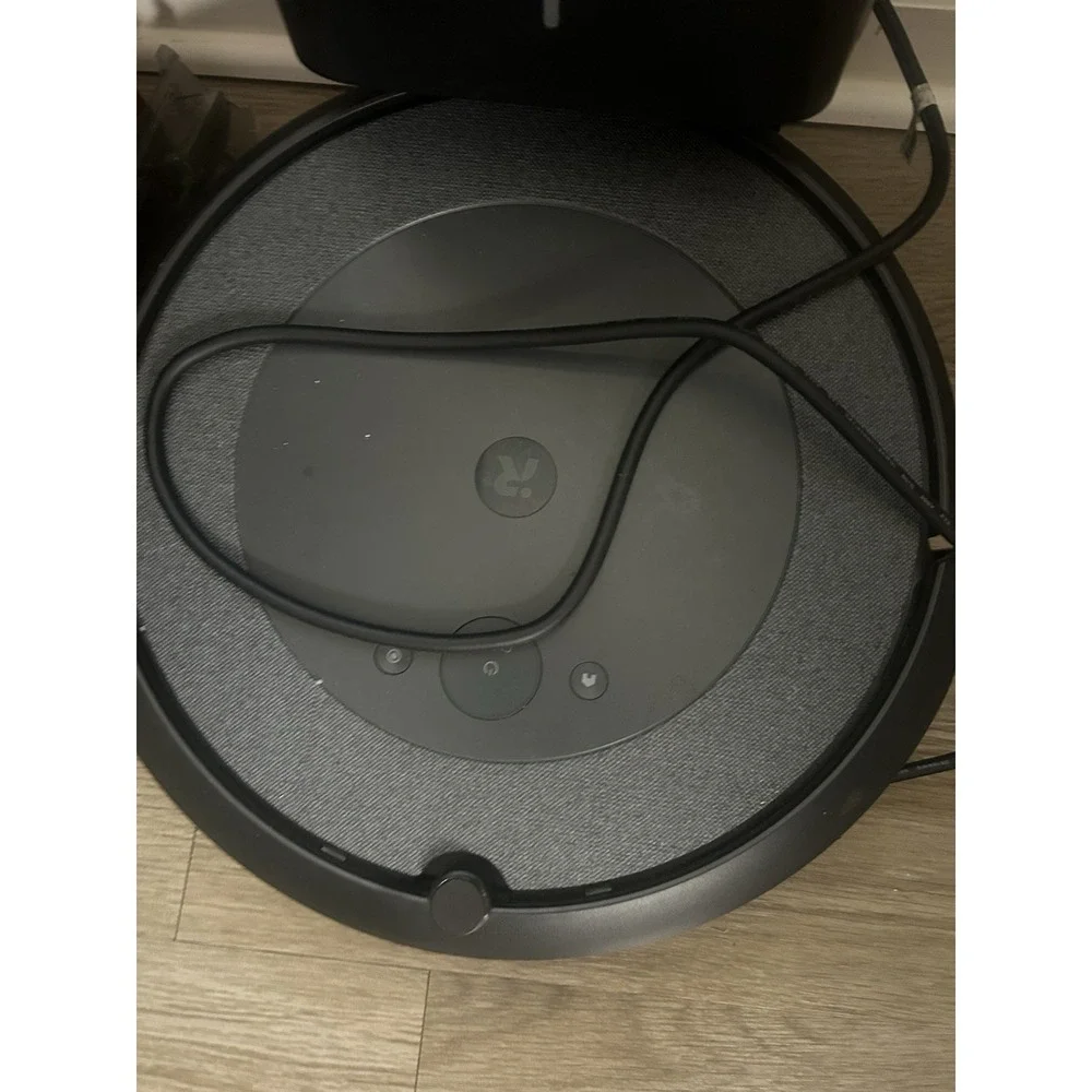 Roomba I3 RVD-Y1 Self-Emptying Robot Vacuum Cleaner Working